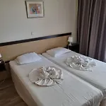 Aparthotel - With A Large Terrace And Direct Access To The Sea *