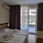 - With A Large Terrace And Direct Access To The Sea * Obzor