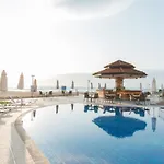 - With A Large Terrace And Direct Access To The Sea Aparthotel *