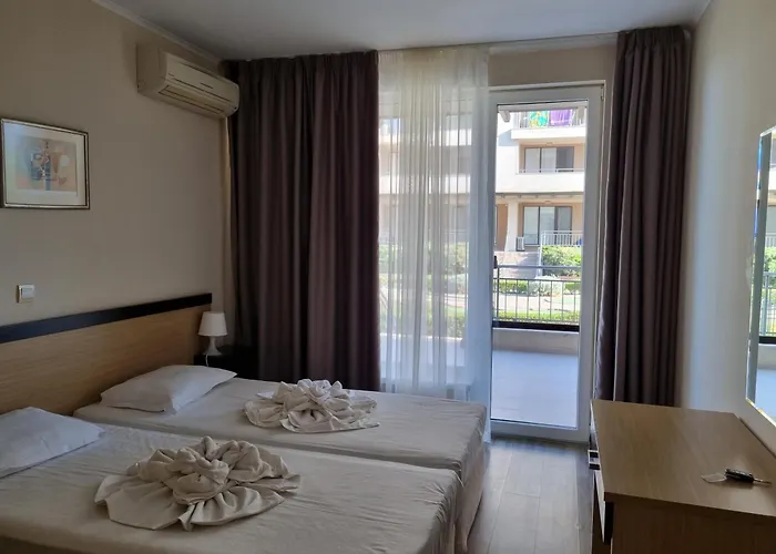 - With A Large Terrace And Direct Access To The Sea * Obzor