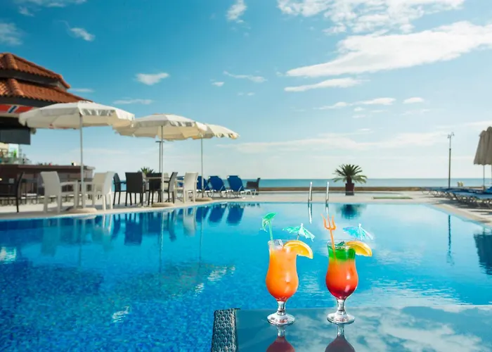 Aparthotel - With A Large Terrace And Direct Access To The Sea Obzor