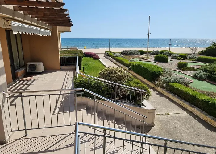 Aparthotel - With A Large Terrace And Direct Access To The Sea